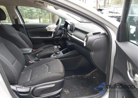 2021 Kia Forte Lxs z USA, uszkodzony, nr VIN 3KPF24AD1ME279713